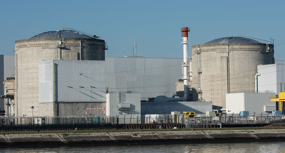 Die Aufnahme zeigt das Atomkraftwerk in Fessenheim in Frankreich.