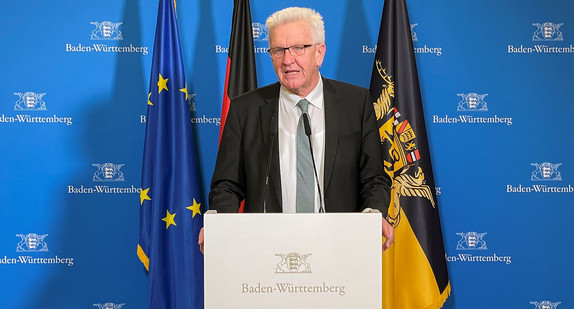 Ministerpräsident Winfried Kretschmann bei seinem Pressestatement zu den Ergebnissen der Beratungen von Bund und Ländern über die Verlängerung des Lockdowns