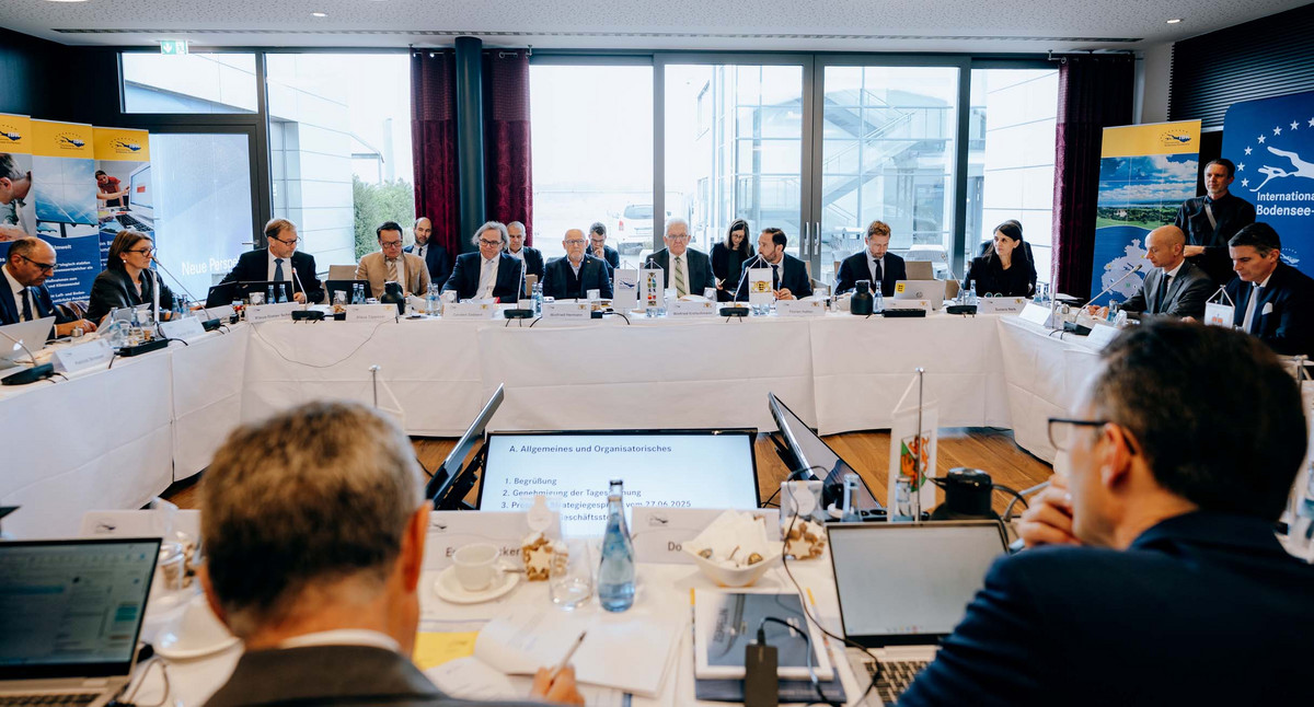 Regierungschefkonferenz der Internationalen Bodensee-Konferenz (IBK) in Friedrichshafen - Blick in den Sitzungssaal.