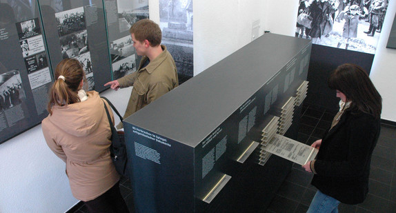 Austellungsraum im Bundesarchiv in Ludwigsburg (Bild: Landeszentrale für politische Bildung Baden-Württemberg)