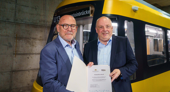 Verkehrsminister Winfried Hermann (links) und Thomas Moser, Vorstandssprecher und Technischer Vorstand der SSB (rechts)