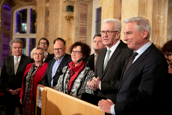 Ministerpräsident Winfried Kretschmann (2.v.r.) bei seiner Ansprache (Foto: Staatsministerium Baden-Württemberg)