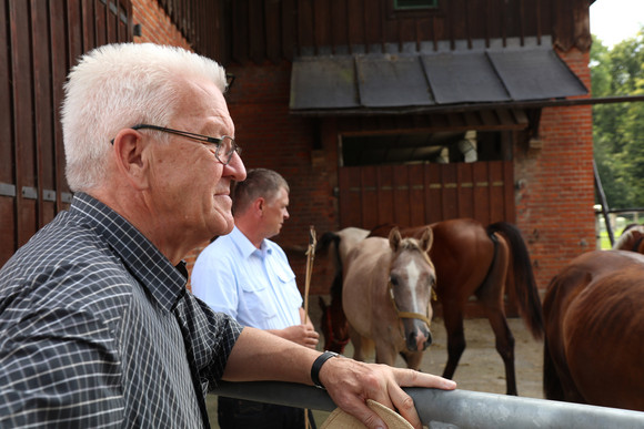 Wasserfallsteig in Bad Urach: Ministerpräsident Winfried Kretschmann (l.)