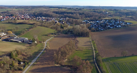 Luftbild Hochwasserrückhaltebecken im Wieslocher Ortsteil