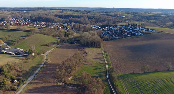 Luftbild Hochwasserrückhaltebecken im Wieslocher Ortsteil