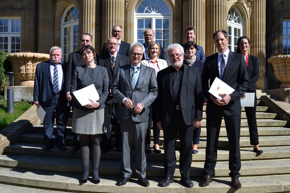 Staatsminister Klaus-Peter Murawski mit altem und neuem LFK-Vorstand