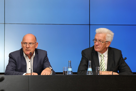 Ministerpräsident Winfried Kretschmann (r.) und Verkehrsminister Winfried Hermann (l.)