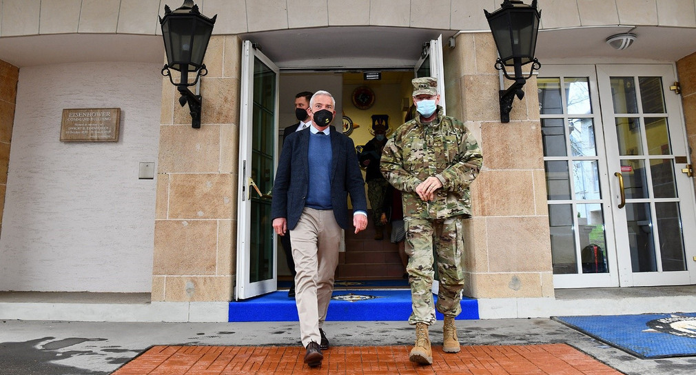 Innenminister Thomas Strobl (l.) und Lt. Gen. Michael L. Howard (r.)