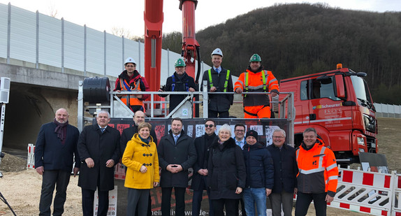 Einweihung der neuen Lärmschutzwand bei Mühlhausen im Täle. (Bild: Verkehrsministerium Baden-Württemberg)