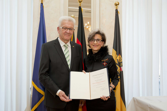 Ministerpräsident Winfried Kretschmann (l.) und Gudrun Wilhelm (r.)