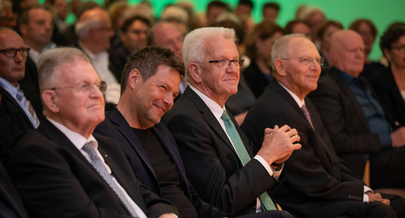 v.l.n.r.: der ehemalige Ministerpräsident Erwin Teufel, Bundesvorsitzender von BÜNDNIS 90/DIE GRÜNEN und Minister Dr. Robert Habeck, Ministerpräsident Winfried Kretschmann und Bundestagspräsident Dr. Wolfgang Schäuble