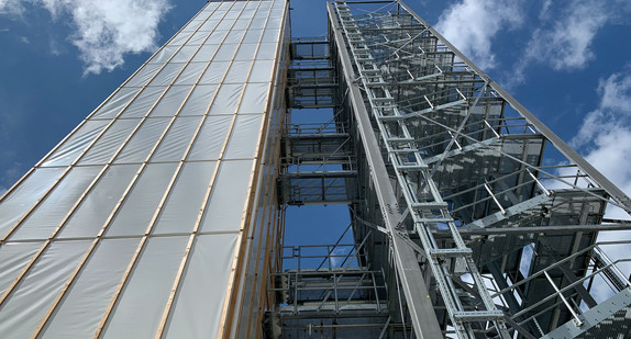 Das weltweit erste adaptive Hochhaus auf dem Campus Vaihingen der Universität Stuttgart.