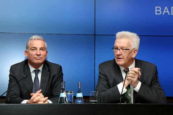 Ministerpräsident Winfried Kretschmann (r.) und Innenminister Thomas Strobl (l.)