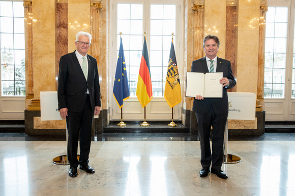 Ministerpräsident Winfried Kretschmann (l.) und Manne Lucha (r.), Minister für Soziales, Gesundheit und Integration