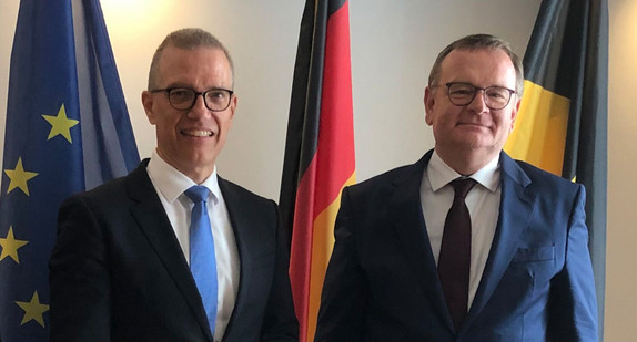 Frank Rebmann (l.), Leiter der Abteilung III im Justizministerium mit Ministerialdirektor Elmar Steinbacher (r.) (Bild: Justizministerium Baden-Württemberg)