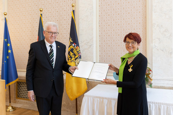 Ministerpräsident Winfried Kretschmann (l.) und Dr. Ingeborg Gräßle (r.)