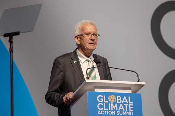 Ministerpräsident Winfried Kretschmann bei seiner Rede auf der internationalen Klimakonferenz Global Climate Action Summit (GCAS) in San Francisco (Foto: Staatsministerium Baden-Württemberg)