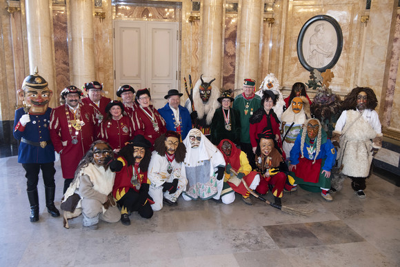 Gruppenbild mit dem Narrenring Alb-Lauchert (Bild: Staatsministerium Baden-Württemberg)