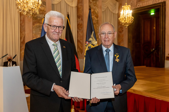 Ministerpräsident Winfried Kretschmann (l.) und Roland Sing (r.)