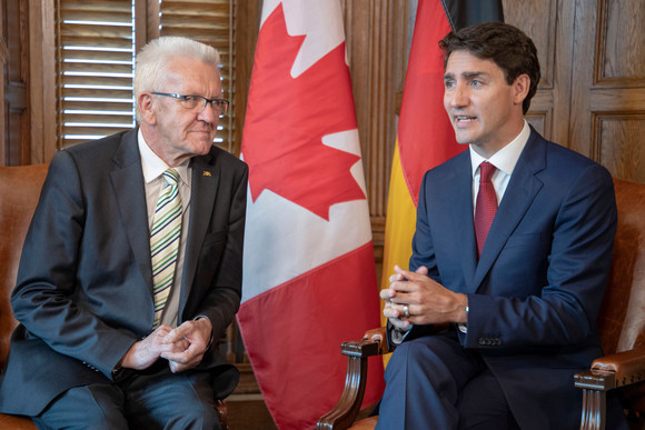 Ministerpräsident Winfried Kretschmann (l.) im Gespräch mit dem kanadischen Premierminister Justin Trudeau (r.) in Ottawa (Bild: Staatsministerium Baden-Württemberg)