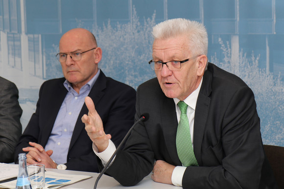 Ministerpräsident Winfried Kretschmann (r.) und Verkehrsminister Winfried Hermann (l.)