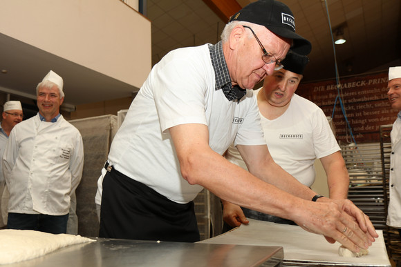 Römersteiner Bäckerei „Becka Beck“: Ministerpräsident Winfried Kretschmann (M.)