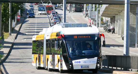 Ein Oberleitungsbus vom Typ Trollino „18,75 MetroStyle“ des polnischen Herstellers Solaris in Esslingen am Neckar (Bild: © Wikimedia Commons/Silesia711 CC BY-SA).