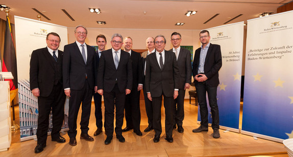 Minister Guido Wolf (M.) mit den Teilnehmern der Diskussionsrunde (Foto: © Ministerium der Justiz und für Europa Baden-Württemberg)