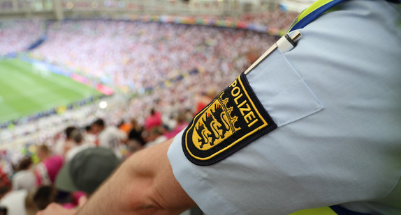 Polizist im Stadion
