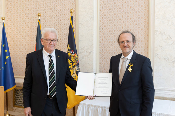 Ministerpräsident Winfried Kretschmann (l.) und Prof. Dr. Bernhard Schölkopf (r.)