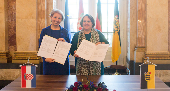 Die Staatssekretärin im kroatischem Außenministerium Andreja Metelko-Zgombić (l.) mit der Staatssekretärin Theresa Schopper. 