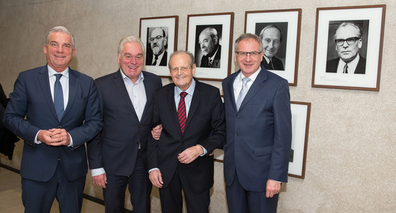 v.l.n.r.: Innenminister Thomas Strobl, Heribert Rech, Frieder Birzele und Reinhold Gall (Bild: © Innenministerium)