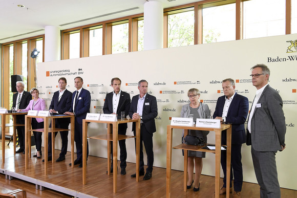 Pressekonferenz (Bild: © e-mobil BW / Studio KD Busch)