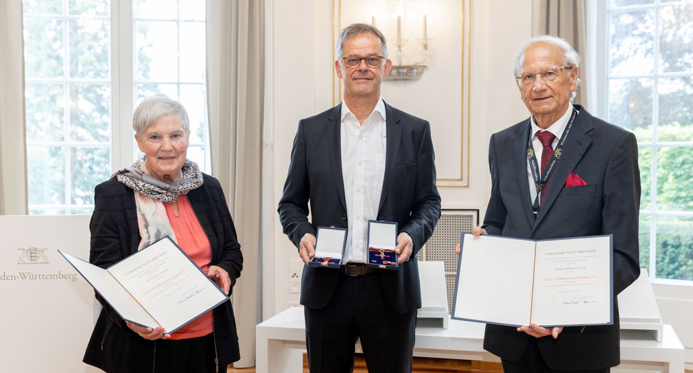 von links nach rechts: Helga Linsler, Staatssekretär Rudi Hoogvliet und Norbert Linsler