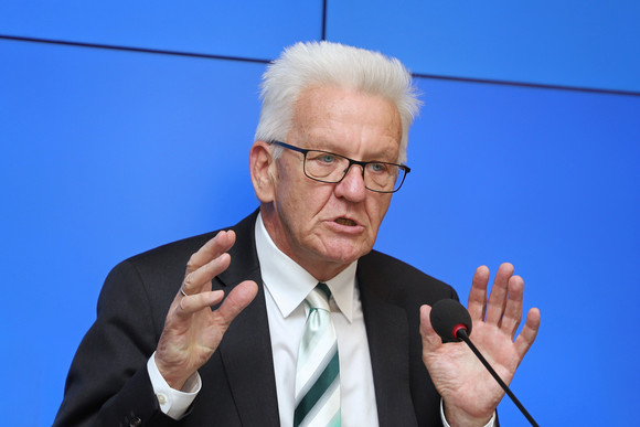 Ministerpräsident Winfried Kretschmann bei der Regierungspressekonferenz (Bild: Staatsministerium Baden-Württemberg)