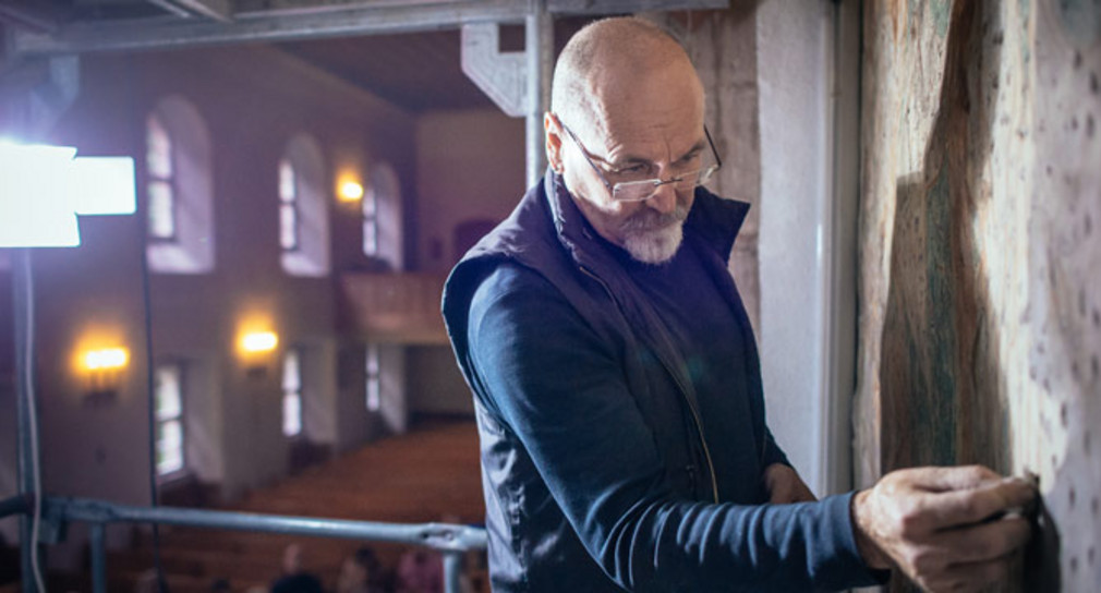 Restaurator bei der Arbeit in der Altstadtkirche Pforzheim (Foto: © Wirtschaftsministerium)