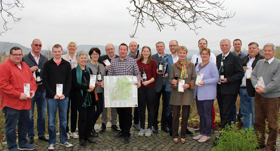 Gruppenbild mit Staatssekretärin Friedlinde Gurr-Hirsch (7.v.r.) (Foto: © DEHOGA Tourismus Baden-Württemberg GmbH)