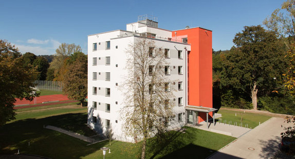 Das staatliche Sonderpädagogische Bildungs- und Beratungszentrums für Hörgeschädigte in Stegen, Außenansicht (Foto: © Ignacio Linares Free2rec)