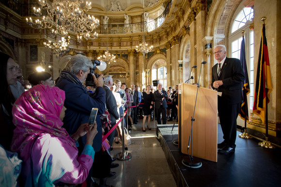 Stuttgart, Neues Schloss: Ministerpräsident Winfried Kretschmann (r.)