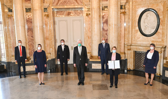 v.l.n.r.: Martin Lenz, Vizepräsident Landessportverband Baden-Württemberg, Finanzministerin Edith Sitzmann, Andreas Felchle, Vizepräsident Landessportverband Baden-Württemberg, Ministerpräsident Winfried Kretschmann, Gundolf Fleischer, Vizepräsident Landessportverband Baden-Württemberg, Sportministerin Dr. Susanne Eisenmann und Elvira Menzer-Haasis, Präsidentin Landessportverband Baden-Württemberg