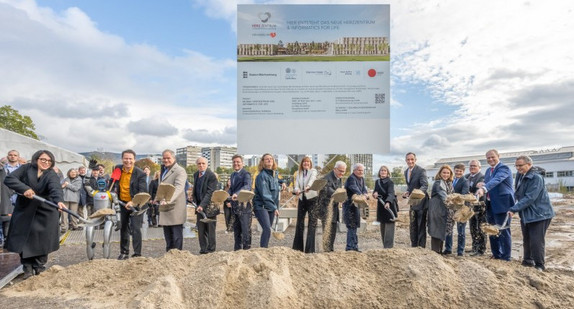 Symbolischer Spatenstich für Herzzentrum und „Informatics for Life“ (von links nach rechts): Lilian Knobel (Geschäftsführerin der Klaus Tschira Stiftung), Roboter von Informatics for Life, Prof. Dr. Benjamin Meder (stellvertretender Ärztlicher Direktor der Klinik für Kardiologie, Angiologie, Pneumologie), Oberbürgermeister Prof. Dr. Eckart Würzner, Prof. em. Dr. Hugo Katus (ehemaliger Ärztlicher Direktor der Klinik für Kardiologie, Angiologie, Pneumologie), Prof. Dr. Markus Weigand (stellvertretender Leitender Ärztlicher Direktor), Yvonne Dintelmann (Pflegedirektorin), Katrin Erk (Kaufmännische Direktorin), Ministerpräsident Winfried Kretschmann, Stifter Dietmar Hopp, Heike Bauer (Leiterin der Dietmar Hopp Stiftung), Prof. Dr. Dr. Jürgen Debus (Leitender Ärztlicher Direktor), Ministerin Petra Olschowski, Prof. Dr. Tsvetomir Loukanov (Leiter der Sektion Kinderherzchirurgie), Prof. Dr. Matthias Gorenflo (Ärztlicher Direktor der Klinik für Kinderkardiologie und Angeborene Herzfehler), Prof. Dr. Norbert Frey (Ärztlicher Direktor der Klinik für Kardiologie, Angiologie, Pneumologie), Prof. Dr. Michael Boutros (Dekan der Medizinischen Fakultät Heidelberg der Universität Heidelberg)