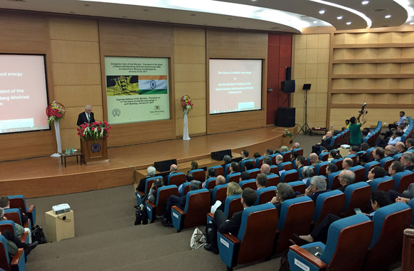 Ministerpräsident Winfried Kretschmann hält am Indian Institute of Technology Bombay eine Grundsatzrede zur „Zukunft von Energie und Mobilität“