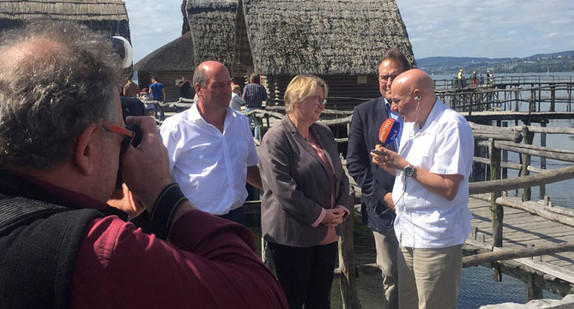 Wissenschaftsministerin Theresia Bauer im Pfahlbaumuseum Unteruhldingen am Bodensee.