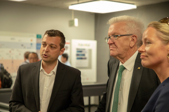 Ministerpräsident Winfried Kretschmann (M.) zu Besuch beim Startup-Accelerator Plug and Play im Silicon Valley (Foto: Staatsministeium Baden-Württemberg)