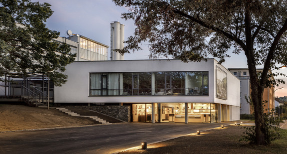 Ersatzbau der Phytolabore und neuer Weinverkaufsraum am Weinbauinstitut in Freiburg (Bild: © Jessica Alice Hath Fotografie)