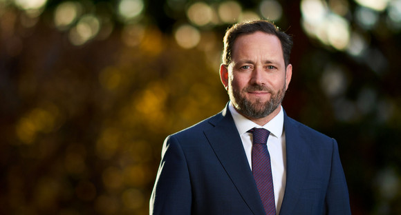 Porträtbild von Florian Haßler, Staatssekretär im Staatsministerium und Vertreter des Landes Baden-Württemberg bei der Europäischen Union