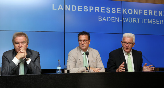 v.l.n.r.: Umweltminister Franz Untersteller, der Minister für Ländlichen Raum und Verbraucherschutz, Peter Hauk, und Ministerpräsident Winfried Kretschmann