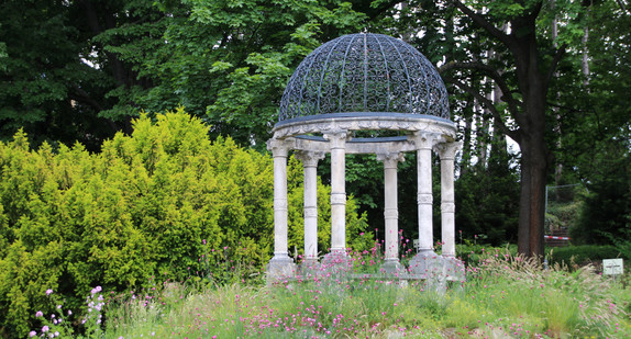 Ein Tempietto im Park der Villa Reitzenstein (Bild: Staatsministerium Baden-Württemberg)