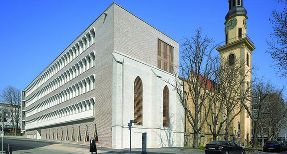 Hospitalhof, Stuttgart (Foto: © Roland Halbe)
