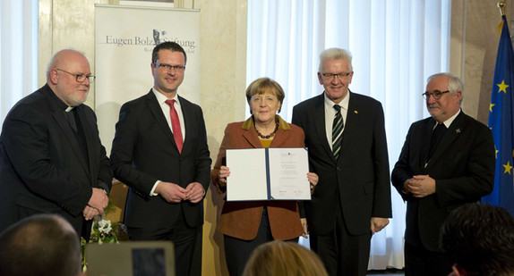 v.l.n.r.: Kardinal Reinhard Marx, Stephan Neher, Oberbürgermeister von Rottenburg, Bundeskanzlerin Angela Merkel, Ministerpräsident Winfried Kretschmann und Gebhardt Fürst, Bischof der Diözese Rottenburg-Stuttgart